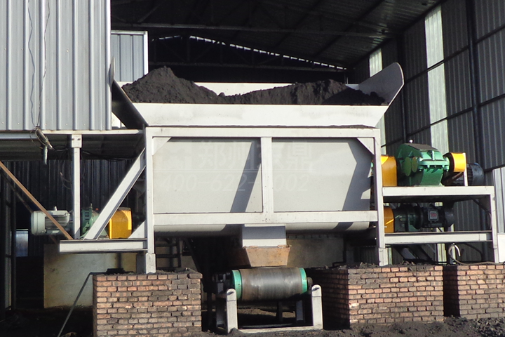 煤泥打散機是針對煤泥、泥煤、白泥等泥狀物料開發的一種集預打散破碎、緩沖定量于一體的專用設備。