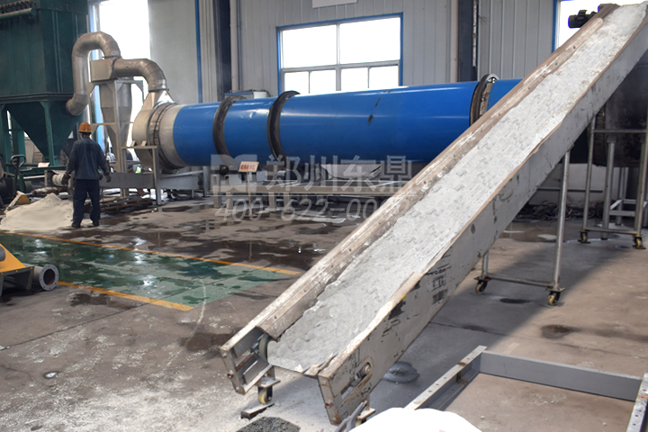 石粉烘干機設備具有產能大、機械化程度高、可連續運轉，除塵環保性能好的特點。